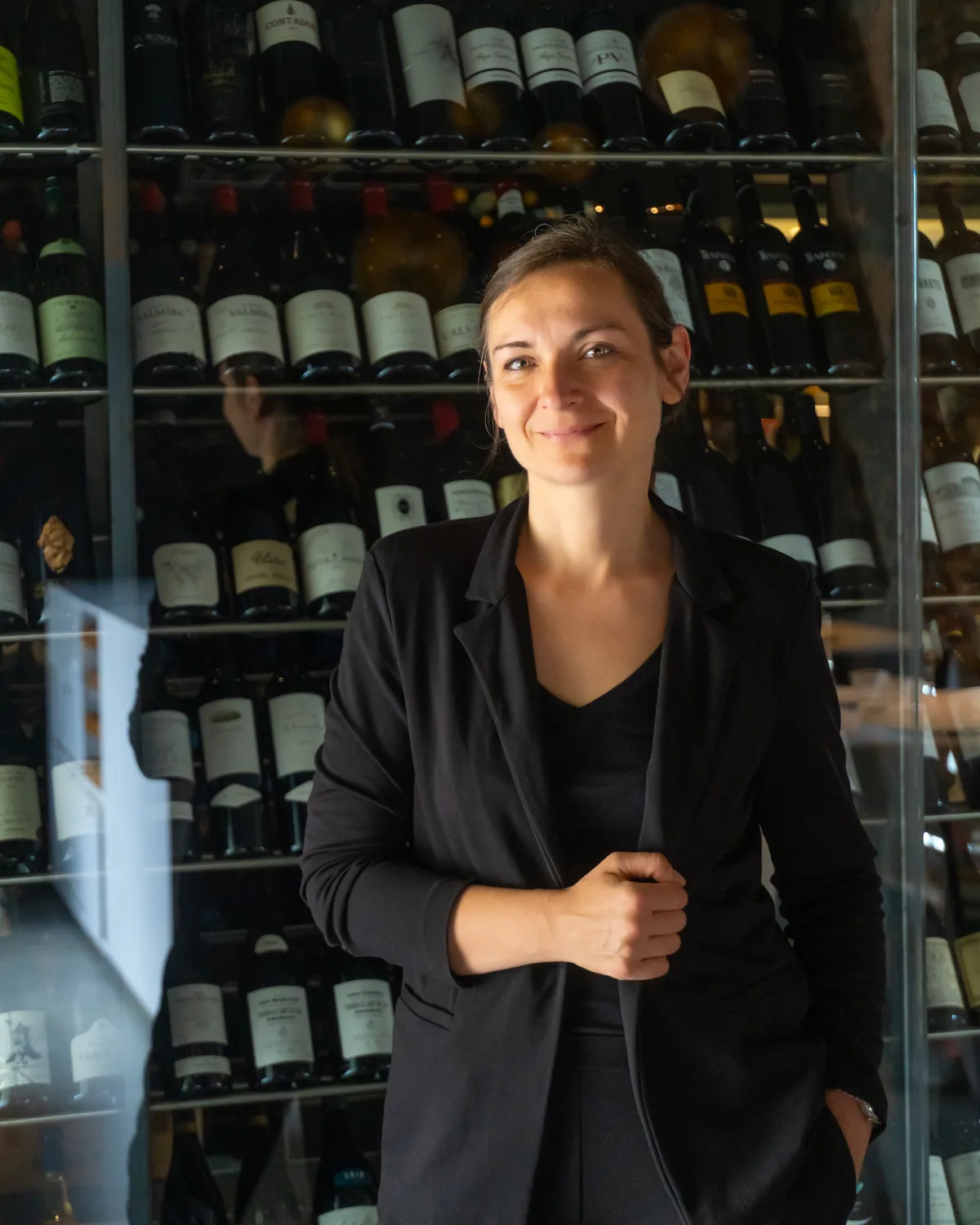 Aga Ogórek, sommelier de Bo.TiC, en la bodega del restaurante.